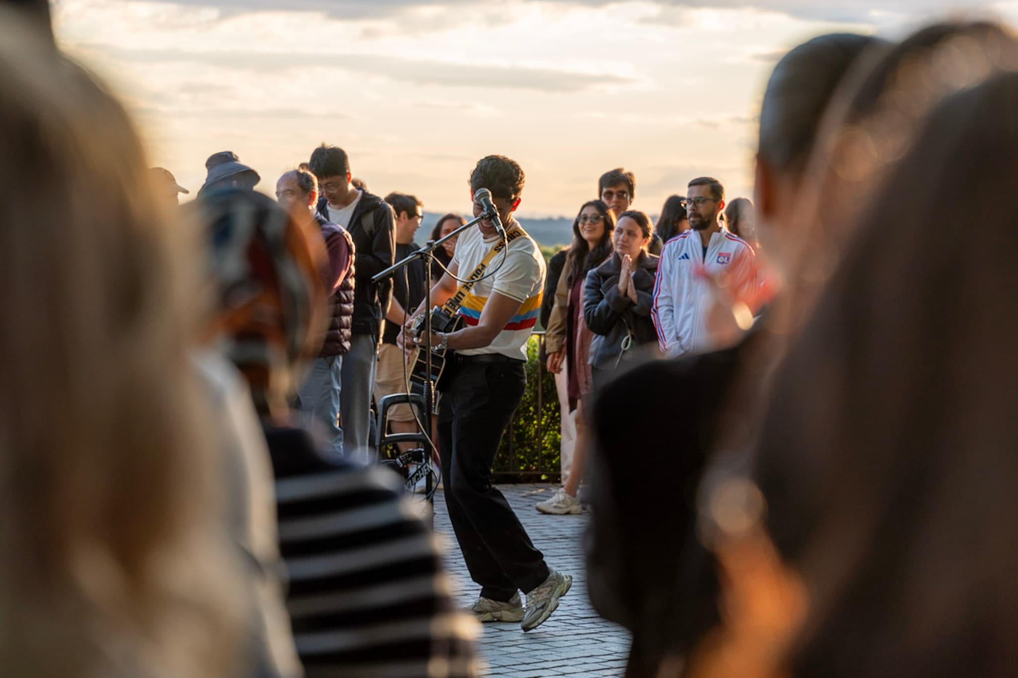 Sunset Serenade, Crowd